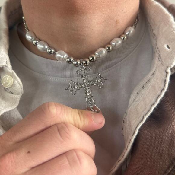 Y2K Silver Pearl Cross Choker Necklace Unisex 2000s Jewelry Streetwear Fit - Picture 4 of 6